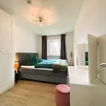 Lightquartier Treefield -sauna - Balkon- Waldnaehe *