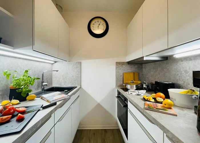 Lightquartier Treefield -sauna - Balkon- Waldnaehe Daire *